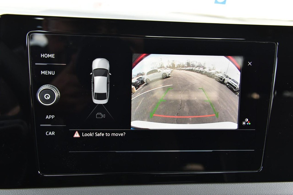 Volkswagen Jetta Vehicle Full-screen Gallery Image 13