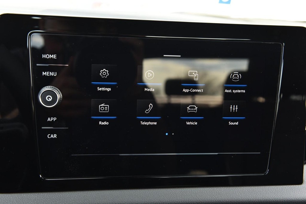 Volkswagen Jetta Vehicle Full-screen Gallery Image 14