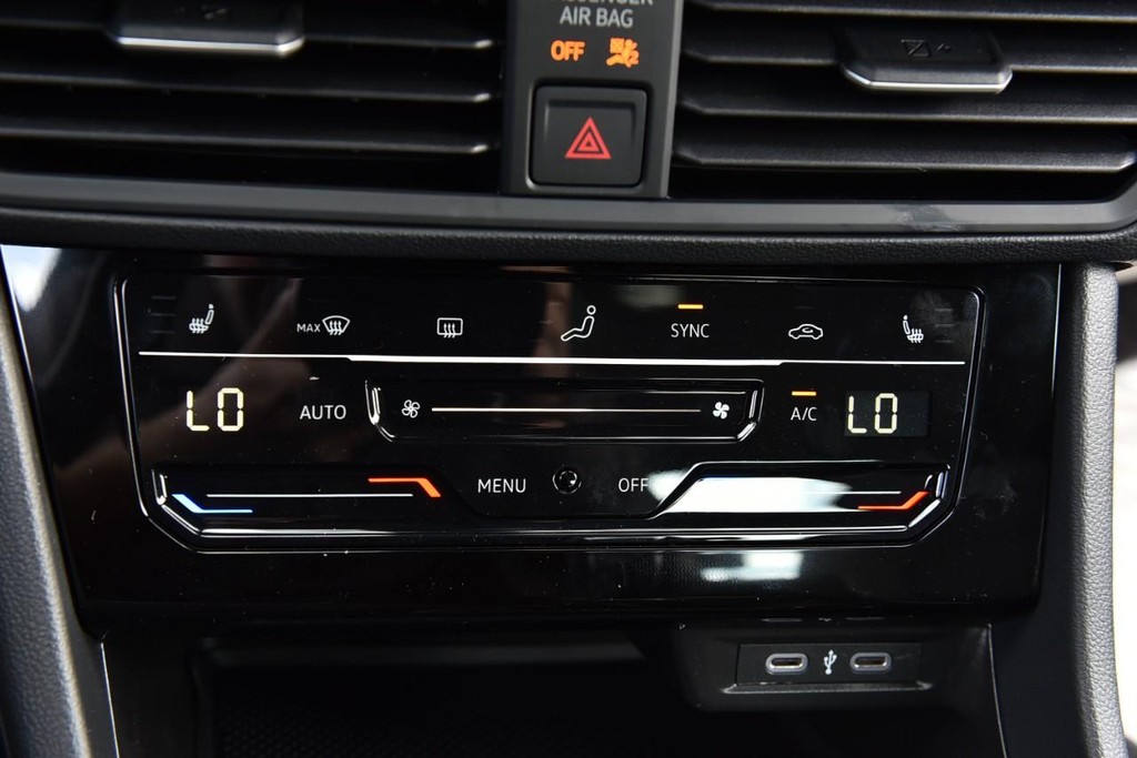 Volkswagen Jetta Vehicle Full-screen Gallery Image 15