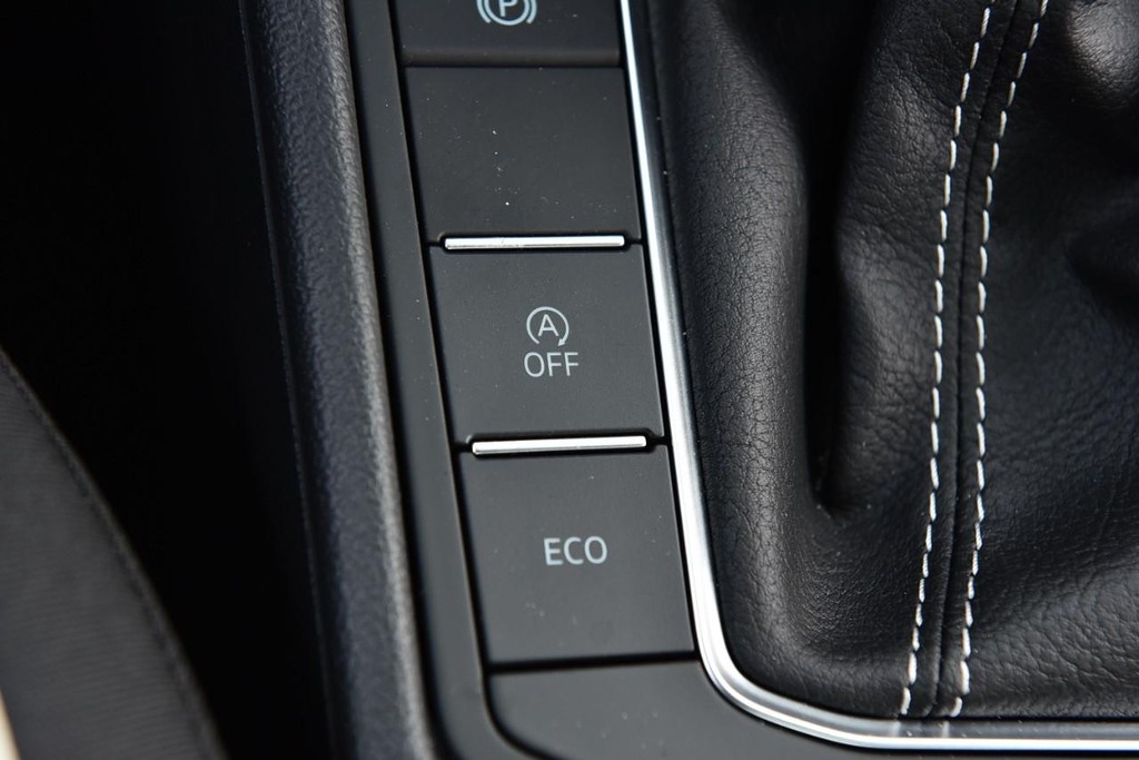 Volkswagen Jetta Vehicle Full-screen Gallery Image 17