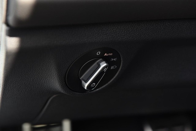 Volkswagen Jetta Vehicle Image 11