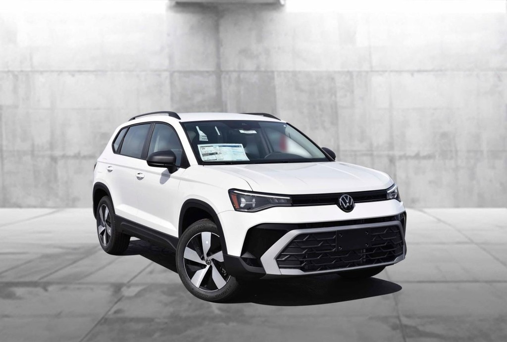 Volkswagen Taos Vehicle Full-screen Gallery Image 2