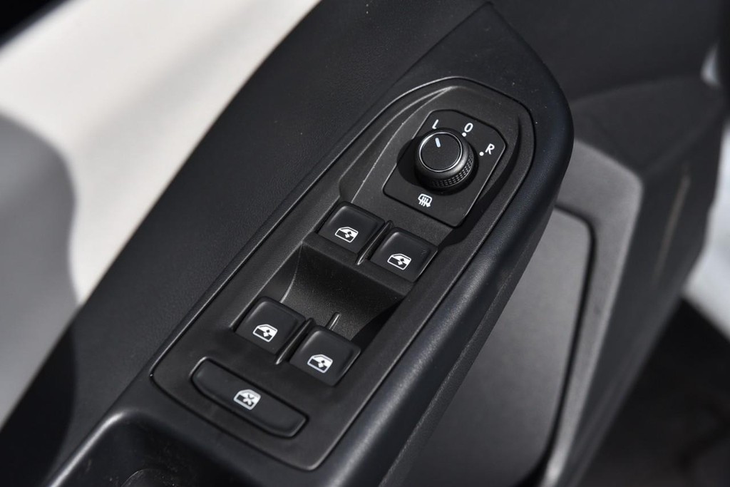 Volkswagen Taos Vehicle Full-screen Gallery Image 8