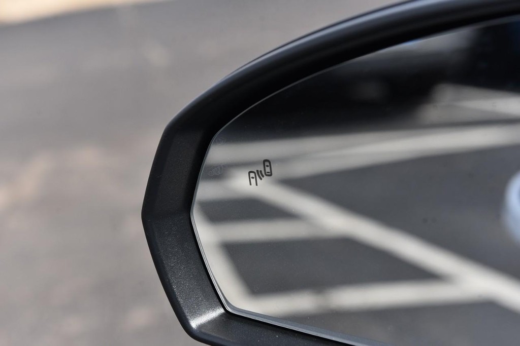 Volkswagen Taos Vehicle Full-screen Gallery Image 9