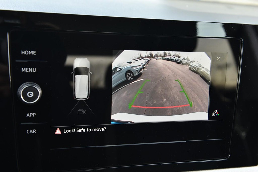 Volkswagen Taos Vehicle Full-screen Gallery Image 12