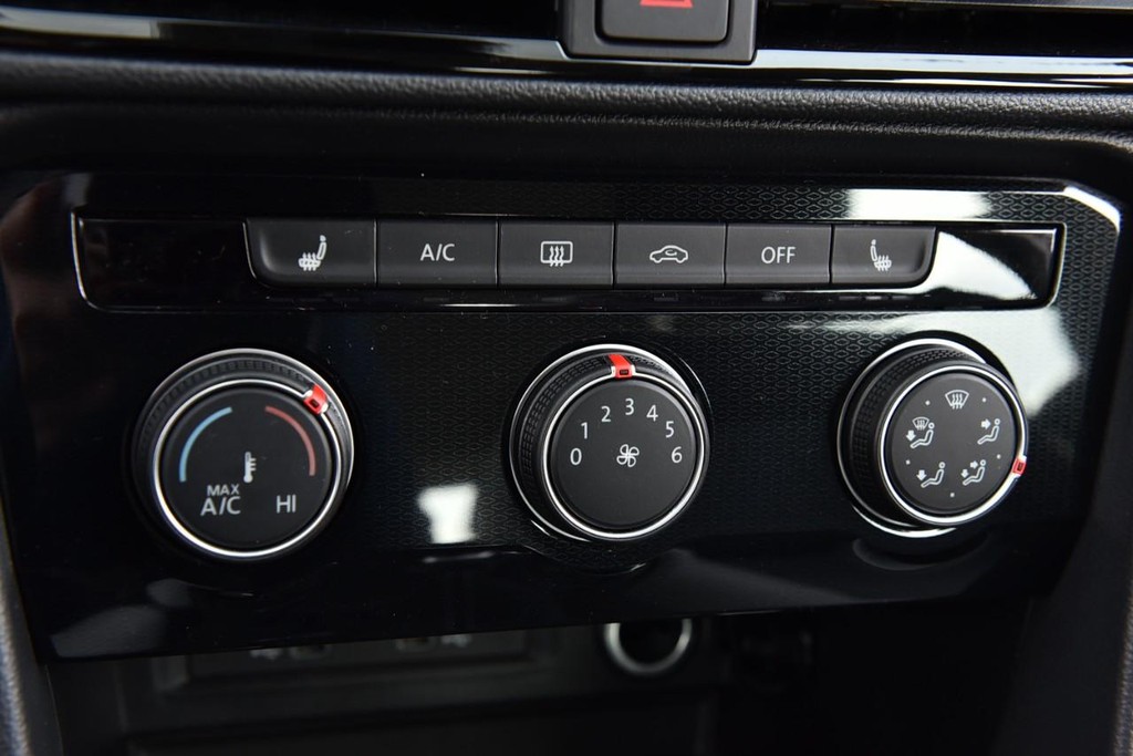 Volkswagen Taos Vehicle Full-screen Gallery Image 14