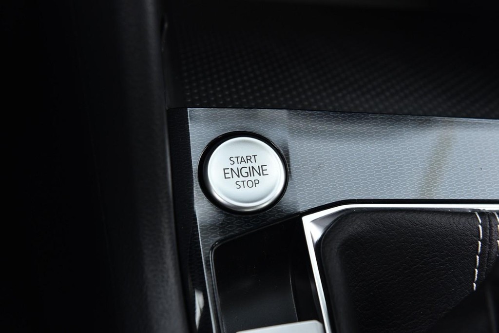 Volkswagen Taos Vehicle Full-screen Gallery Image 16