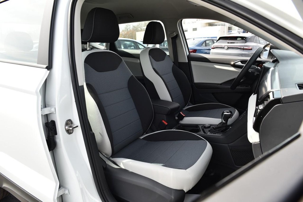 Volkswagen Taos Vehicle Full-screen Gallery Image 19