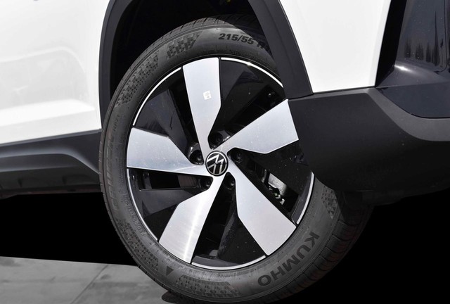 Volkswagen Taos Vehicle Image 03