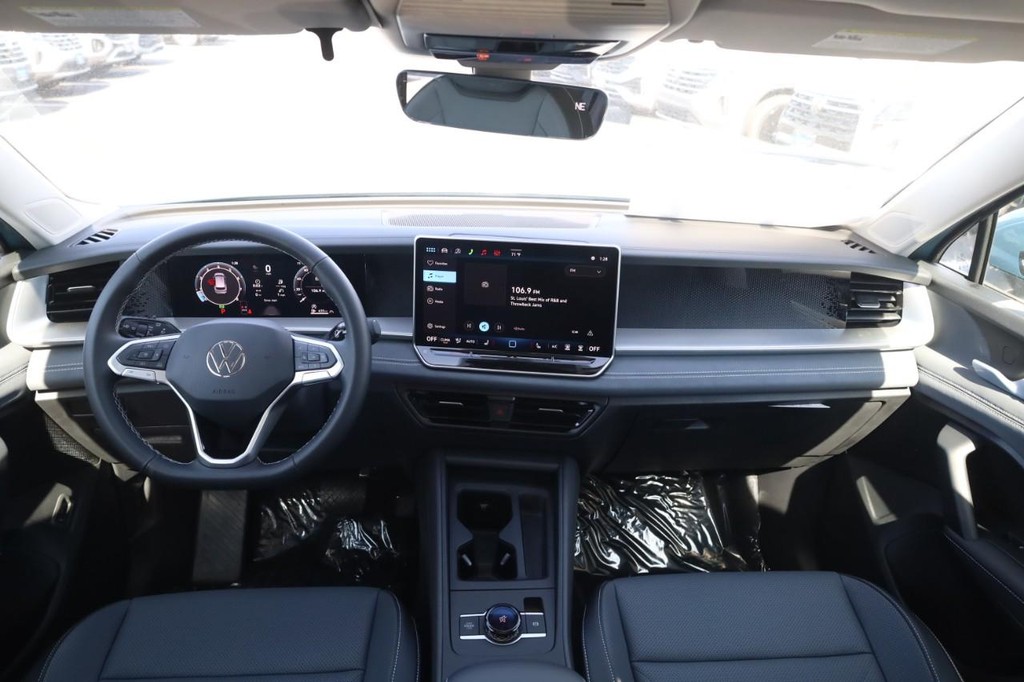 Volkswagen Tiguan Vehicle Full-screen Gallery Image 7