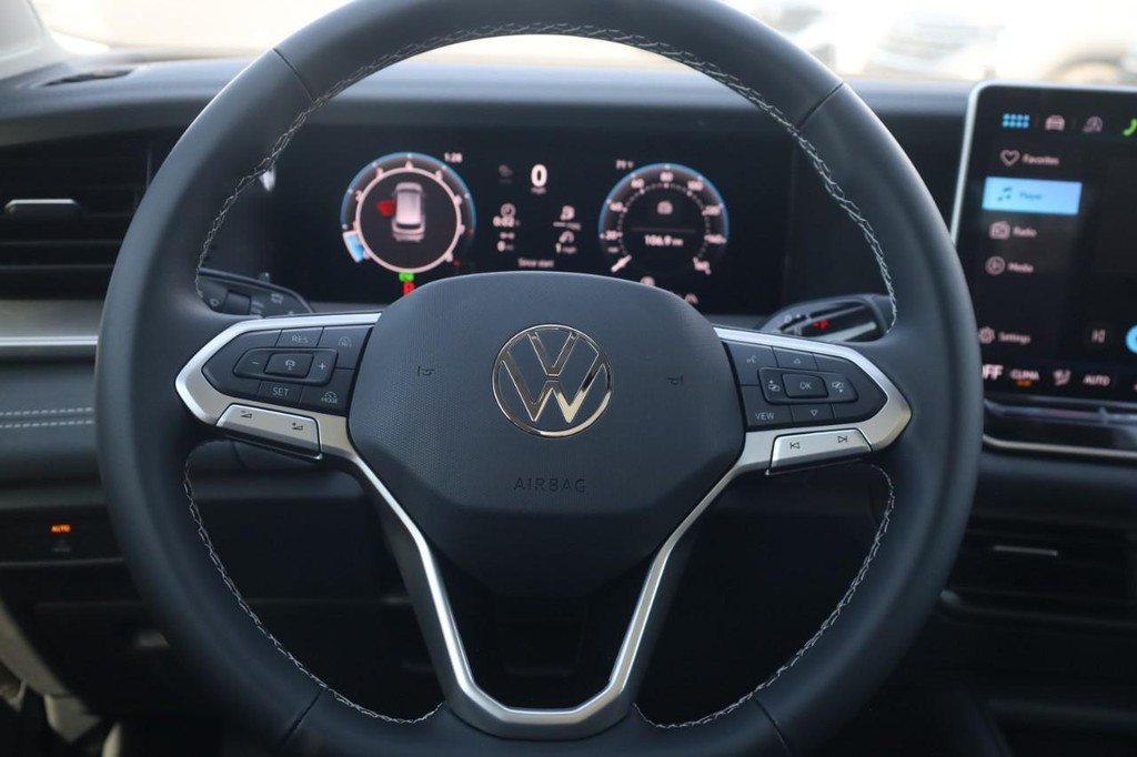 Volkswagen Tiguan Vehicle Full-screen Gallery Image 8