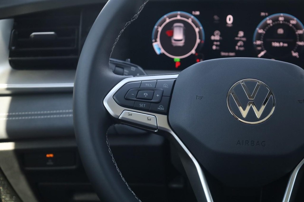 Volkswagen Tiguan Vehicle Full-screen Gallery Image 10