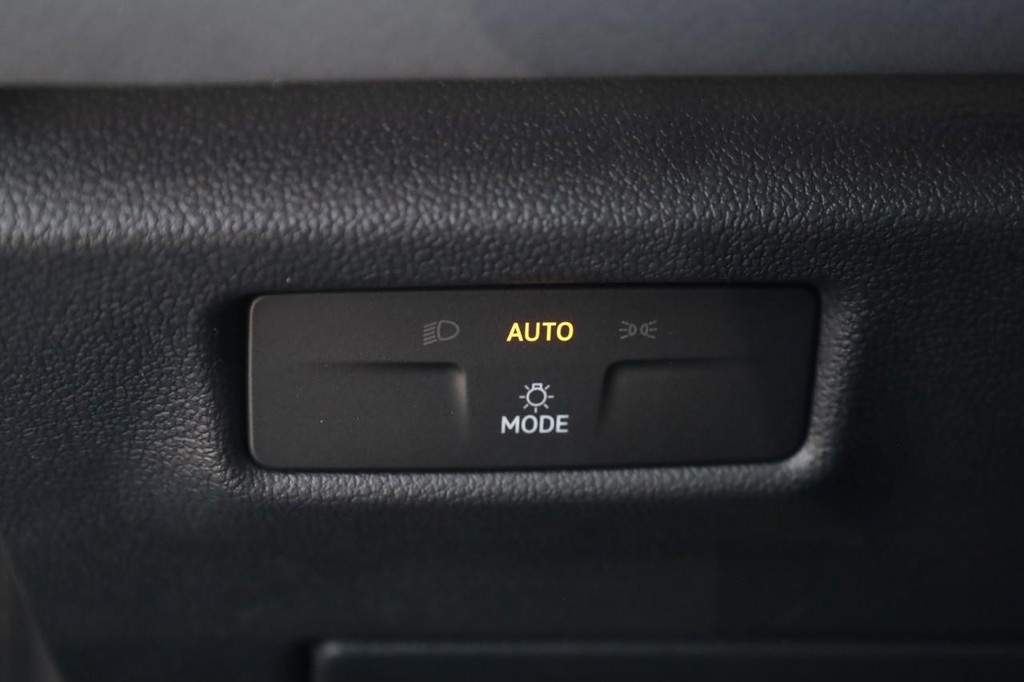 Volkswagen Tiguan Vehicle Full-screen Gallery Image 13