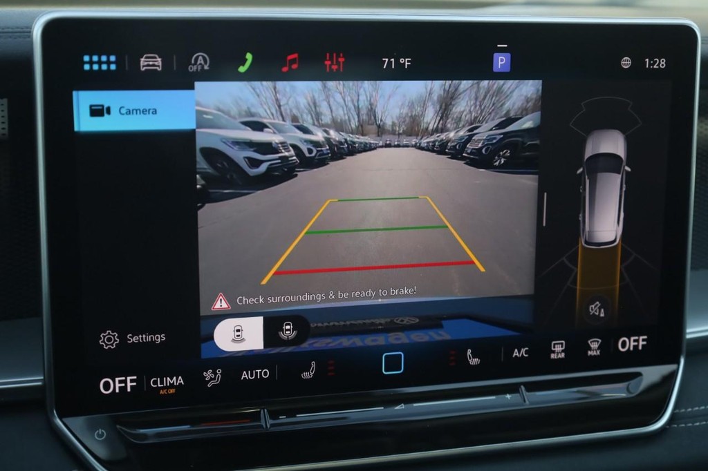 Volkswagen Tiguan Vehicle Full-screen Gallery Image 16