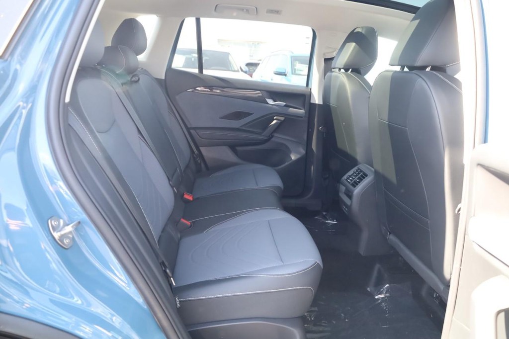 Volkswagen Tiguan Vehicle Full-screen Gallery Image 21