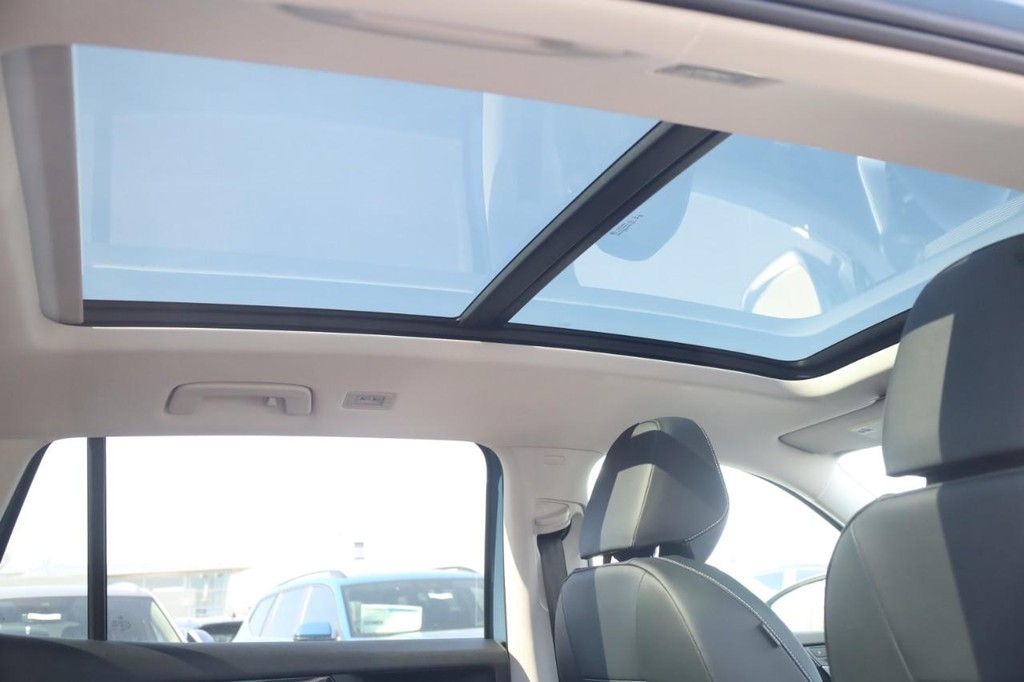 Volkswagen Tiguan Vehicle Full-screen Gallery Image 22