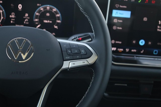 Volkswagen Tiguan Vehicle Image 09