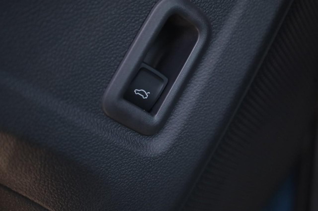 Volkswagen Tiguan Vehicle Image 12