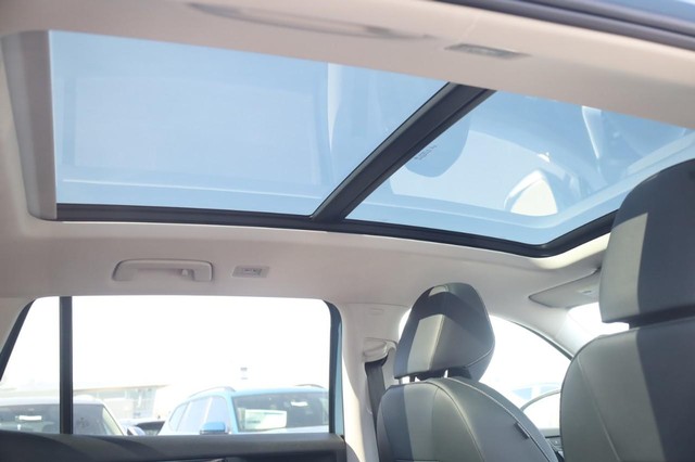 Volkswagen Tiguan Vehicle Image 22