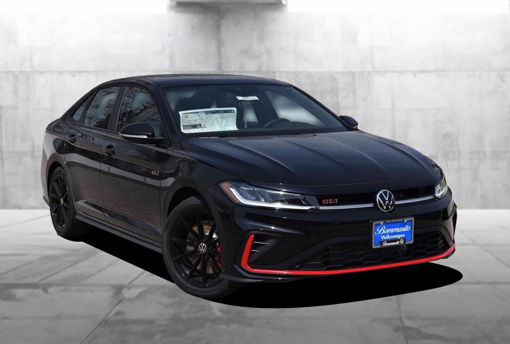 Volkswagen Jetta GLI Vehicle Full-screen Gallery Image 2