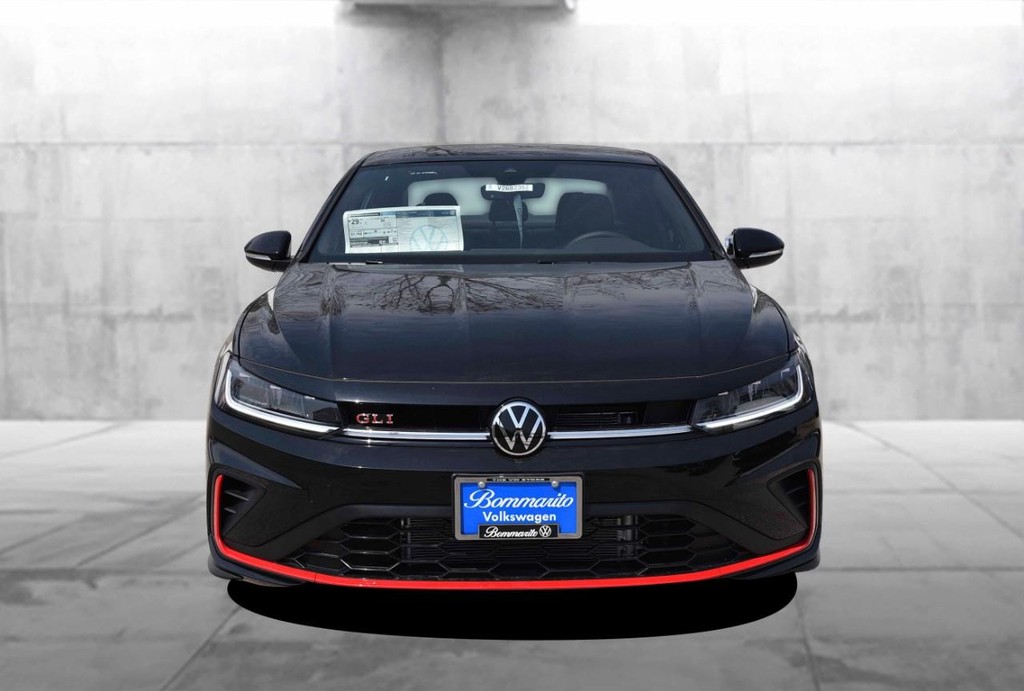 Volkswagen Jetta GLI Vehicle Full-screen Gallery Image 4