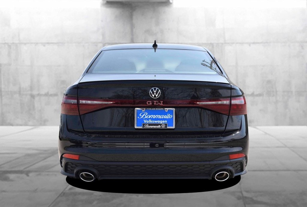 Volkswagen Jetta GLI Vehicle Full-screen Gallery Image 6