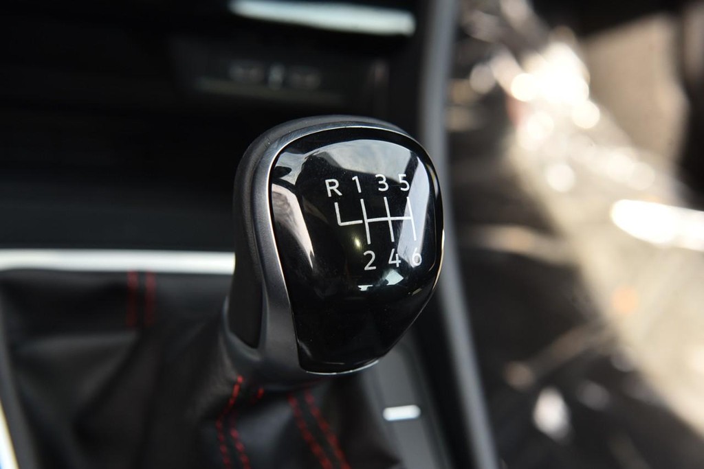 Volkswagen Jetta GLI Vehicle Full-screen Gallery Image 18