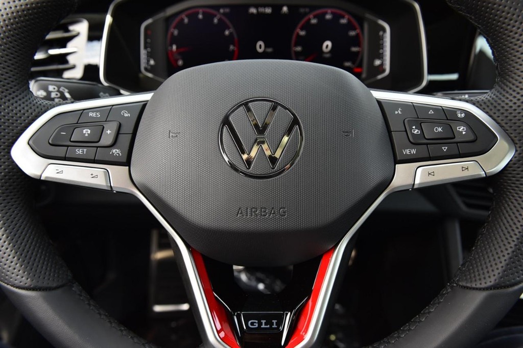 Volkswagen Jetta GLI Vehicle Full-screen Gallery Image 19