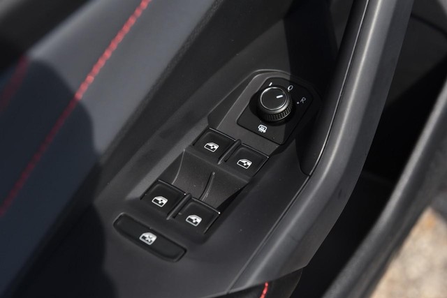 Volkswagen Jetta GLI Vehicle Image 08