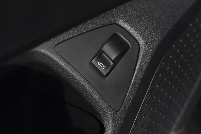 Volkswagen Jetta GLI Vehicle Image 09