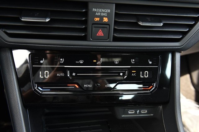 Volkswagen Jetta GLI Vehicle Image 15