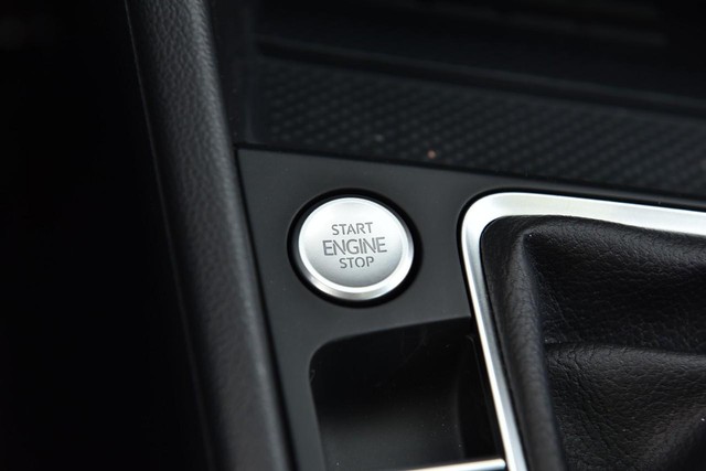 Volkswagen Jetta GLI Vehicle Image 17