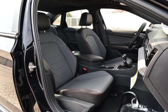 Volkswagen Jetta GLI Vehicle Image 21