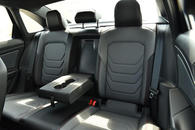 Volkswagen Jetta GLI Vehicle Image 23