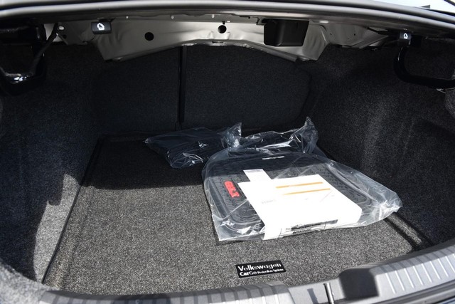 Volkswagen Jetta GLI Vehicle Image 24