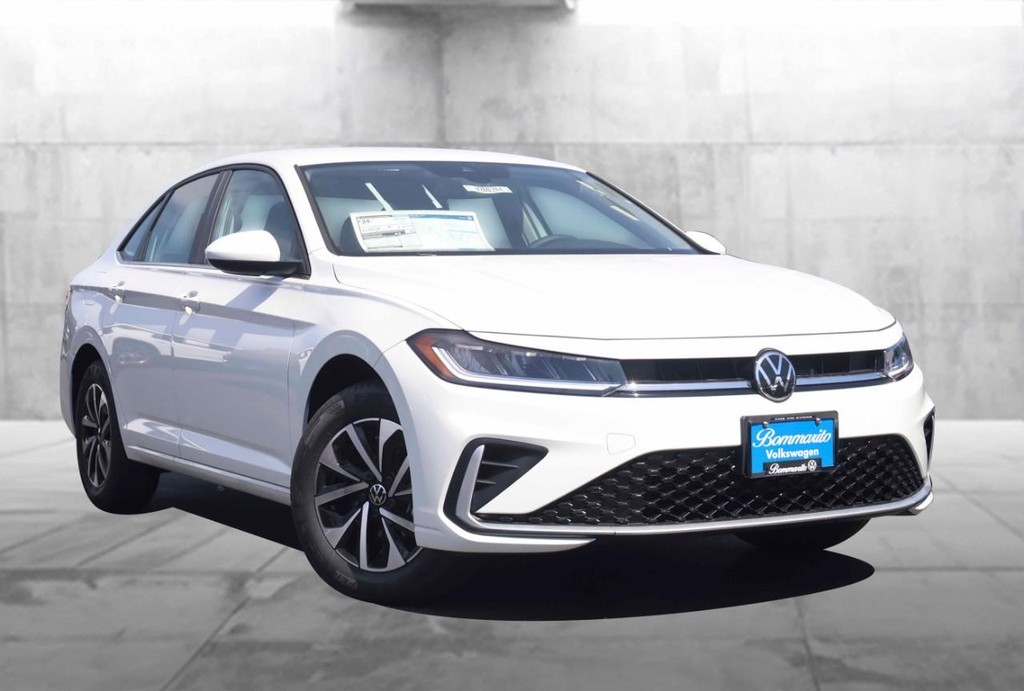 Volkswagen Jetta Vehicle Full-screen Gallery Image 2