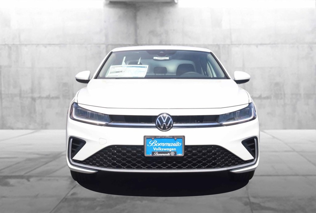 Volkswagen Jetta Vehicle Full-screen Gallery Image 4