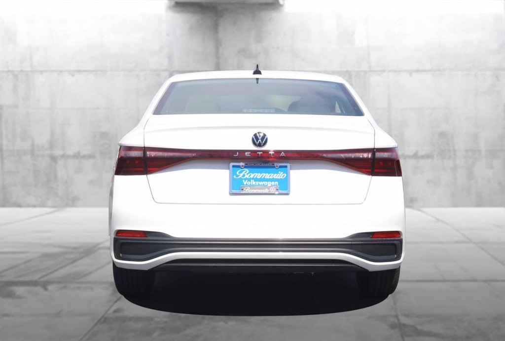 Volkswagen Jetta Vehicle Full-screen Gallery Image 6