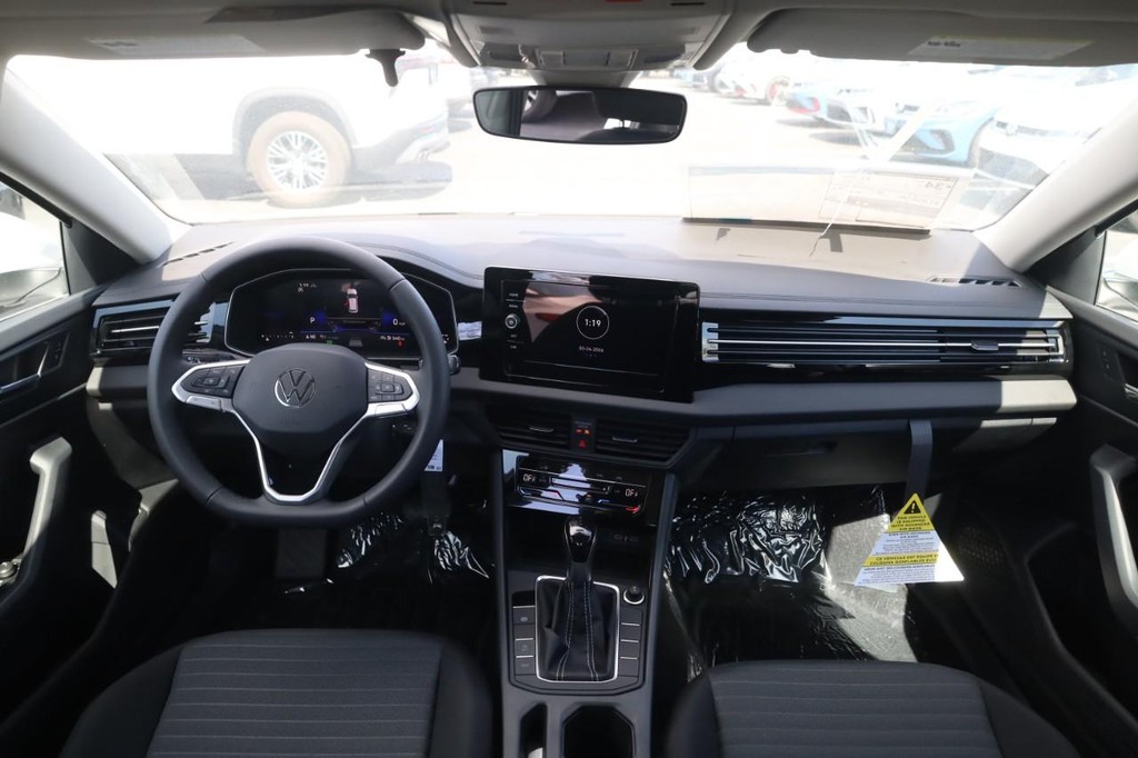 Volkswagen Jetta Vehicle Full-screen Gallery Image 7