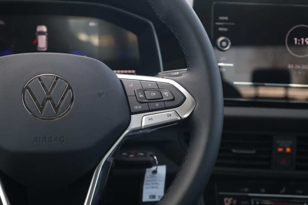 Volkswagen Jetta Vehicle Full-screen Gallery Image 9