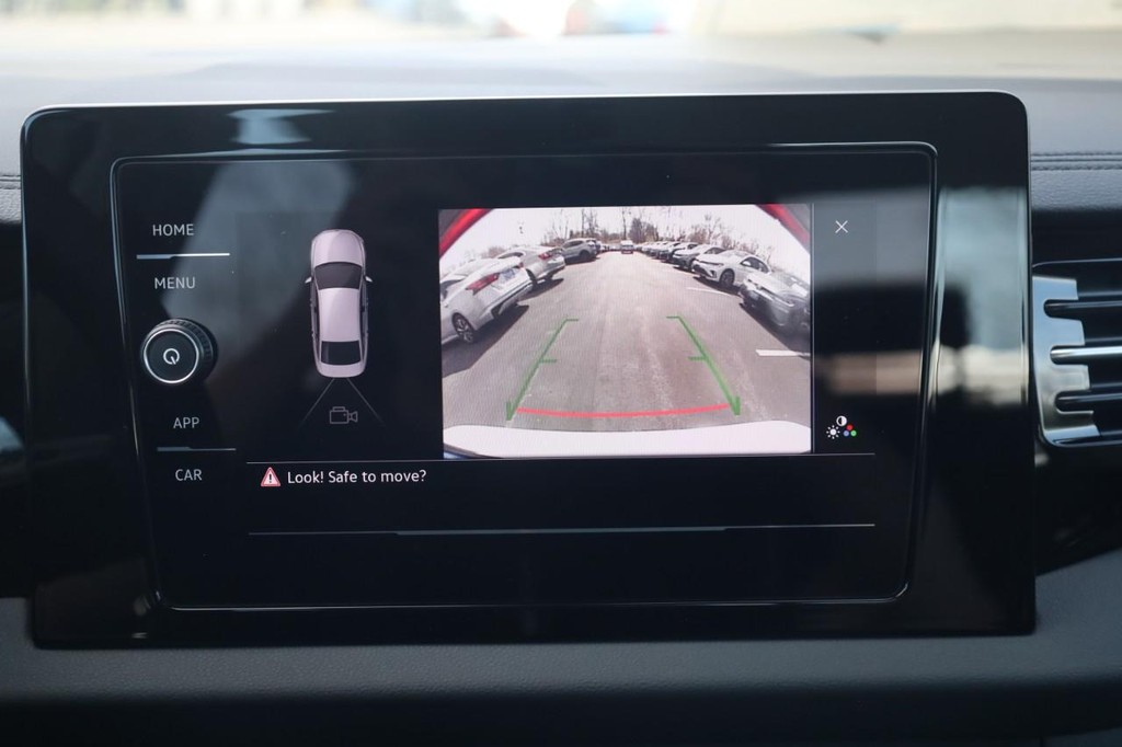 Volkswagen Jetta Vehicle Full-screen Gallery Image 16