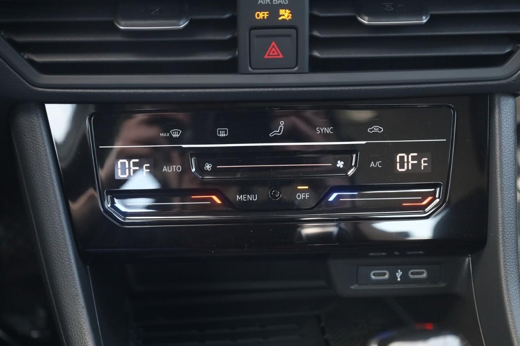 Volkswagen Jetta Vehicle Full-screen Gallery Image 17