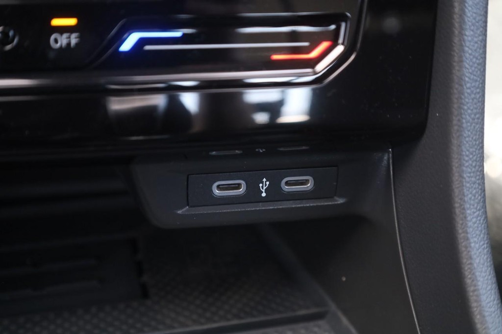 Volkswagen Jetta Vehicle Full-screen Gallery Image 18