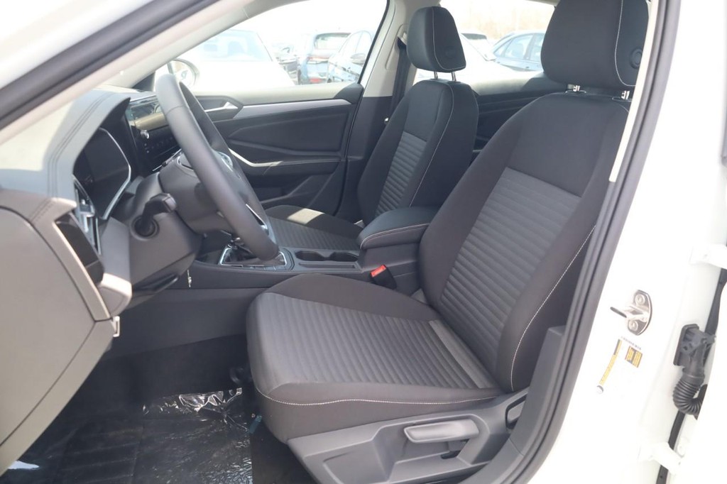 Volkswagen Jetta Vehicle Full-screen Gallery Image 20