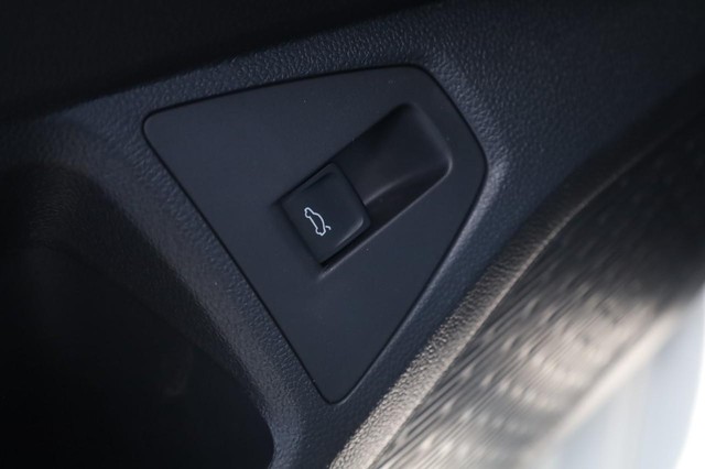 Volkswagen Jetta Vehicle Image 12