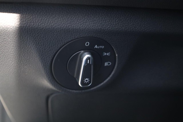 Volkswagen Jetta Vehicle Image 13