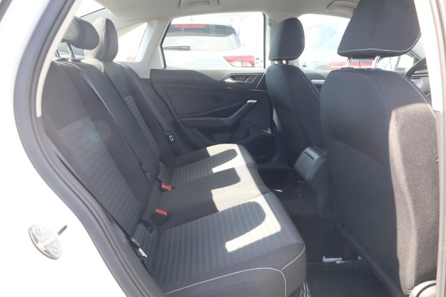 Volkswagen Jetta Vehicle Image 22