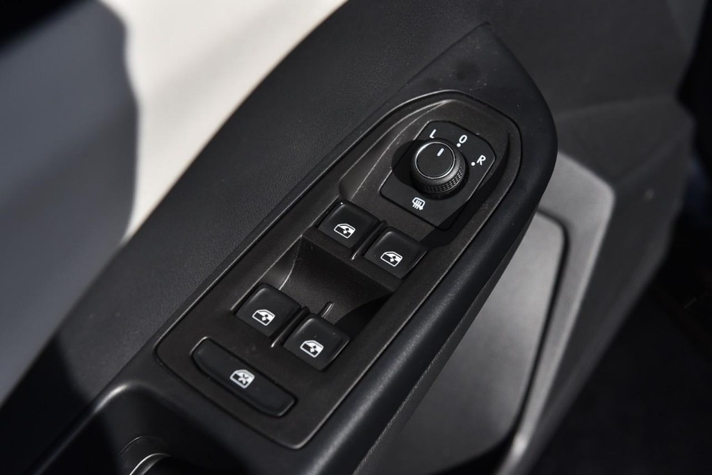 Volkswagen Taos Vehicle Full-screen Gallery Image 8