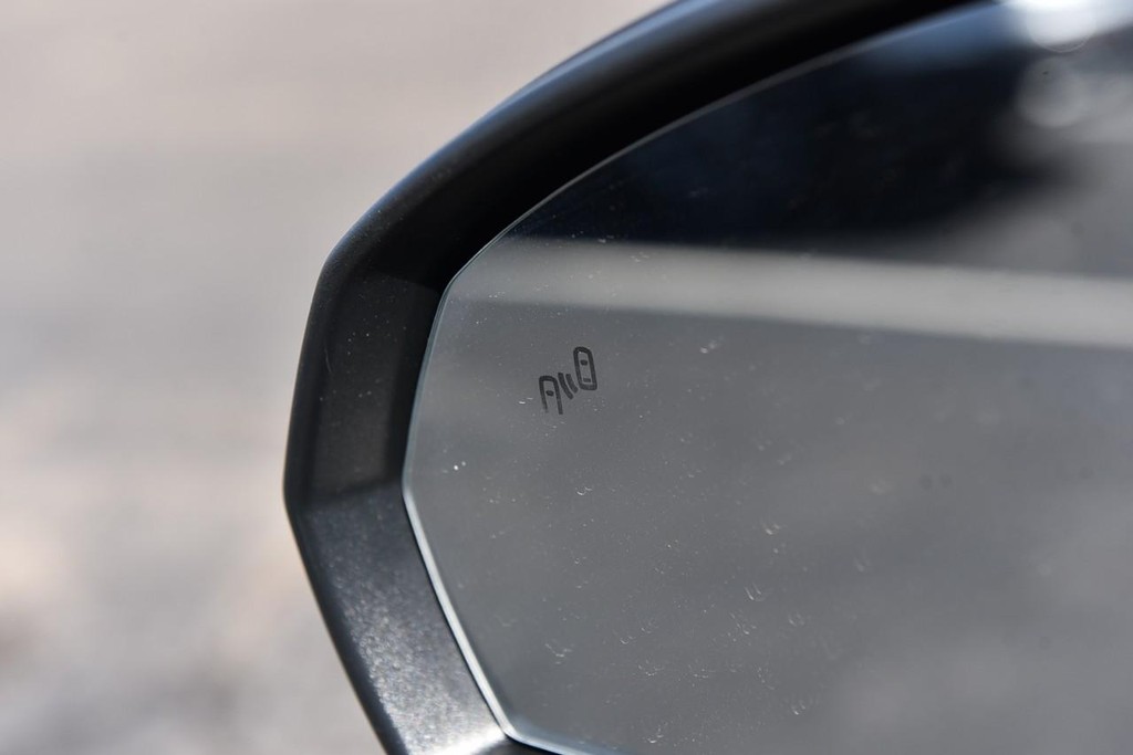 Volkswagen Taos Vehicle Full-screen Gallery Image 9