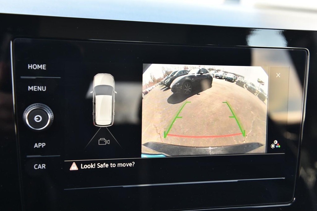 Volkswagen Taos Vehicle Full-screen Gallery Image 12